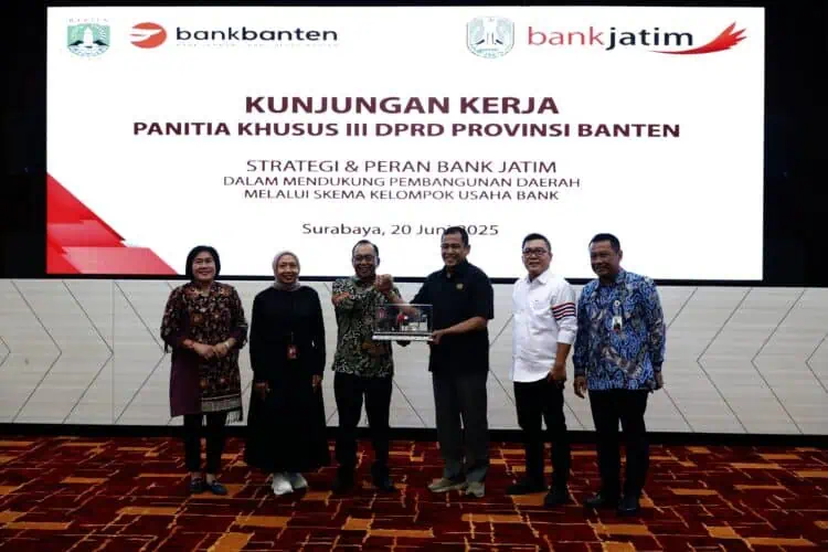 Pansus III DPRD Provinsi dan Direksi Bank Banten Kunker ke Bank Jatim