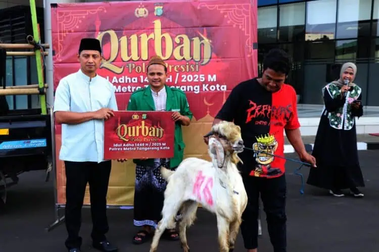 Polres Metro Tangerang Kota Salurkan 74 Ekor Hewan Kurban