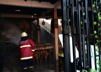 Rumah Makan Kampung Kecil BSD Terbakar, Dua Pegawai Terluka