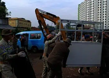 Bertahun-tahun Duduki Lahan Pemkot Tangsel, Puluhan Bangli Dibongkar Paksa