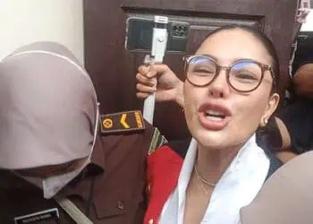Nikita Mirzani Histeris Usai Jalani Sidang Dakwaan
