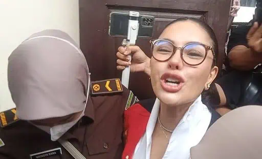 Nikita Mirzani Histeris Usai Jalani Sidang Dakwaan