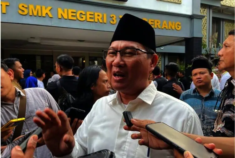 Kantor Disdukcapil Kota Tangerang "Dibanjiri" Warga Jelang Pendaftaran SMA/SMK