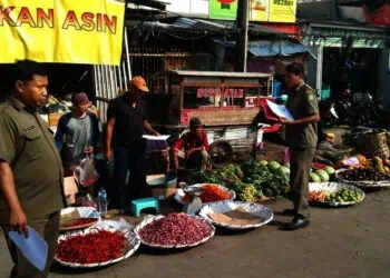 Serahkan Edaran ke PKL, Upaya Sterilisasi Menuju Akses Pasar Anyar Tangerang Dimulai