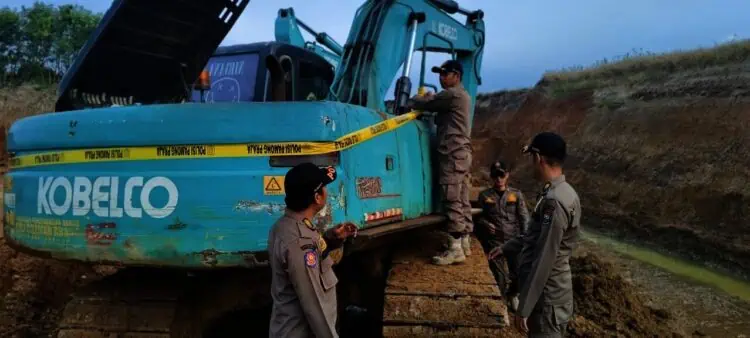 Dikeluhkan Masyarakat, Galian Tanah di Sukadiri Akhirnya Disegel