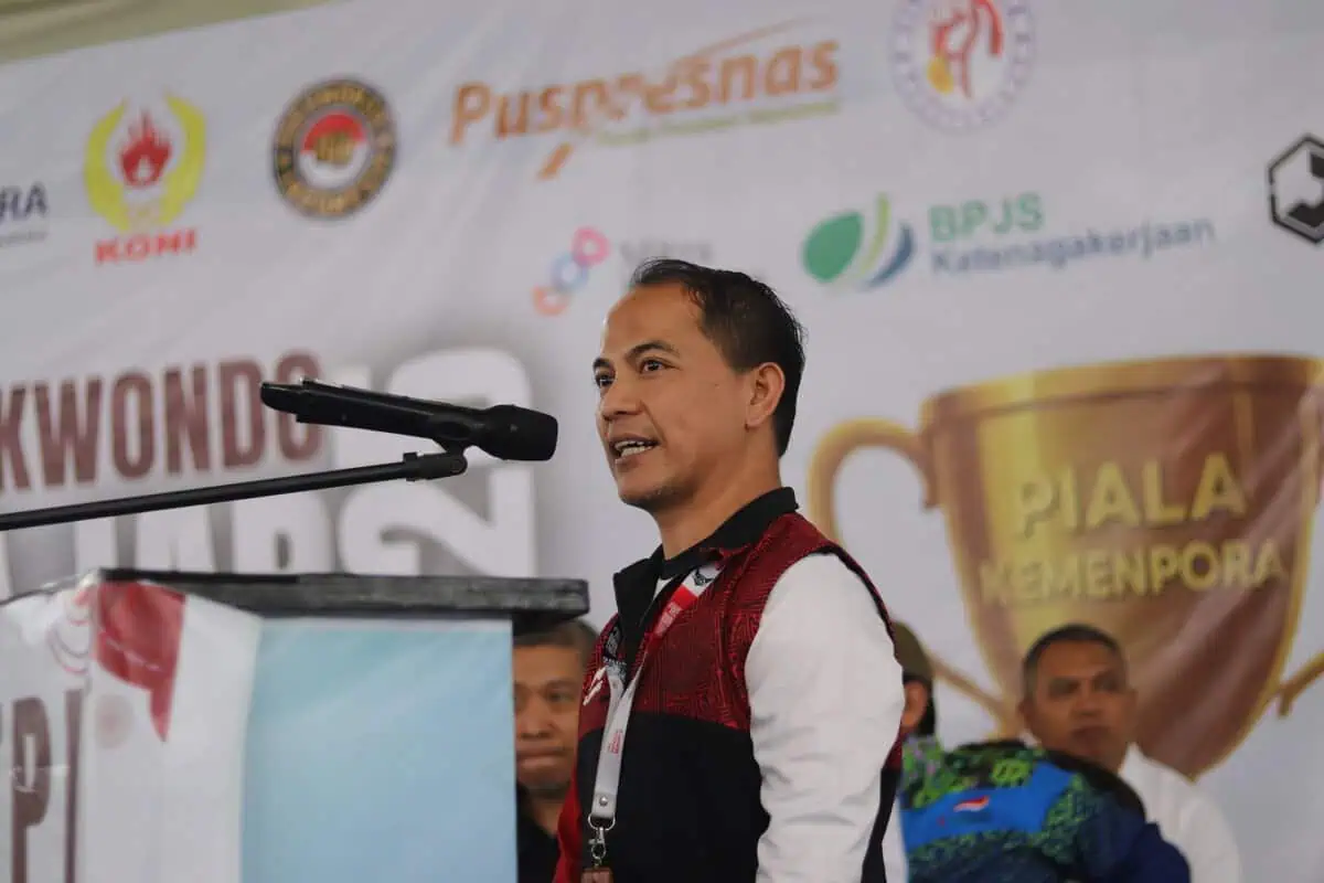 1.156 Atlet dari 8 Provinsi Bertanding di Liga Taekwondo Pelajar Indonesia 1.156 Atlet dari 8 Provinsi Bertanding di Liga Taekwondo Pelajar Indonesia