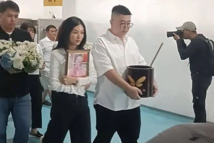 Tegar! Sarwendah Antar Jenazah Ayah Dikremasi Hari Ini