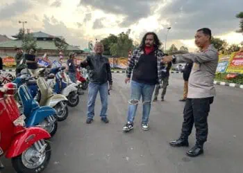 Wakil Ketua DPRD Kota Tangerang Bersama Komunitas Vespa Meriahkan HUT Bhayangkara ke-79