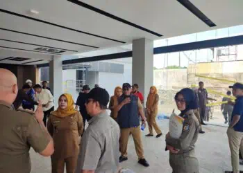 Pemkot Tangsel Bubarkan Paksa Proyek Showroom BYD di Ciputat