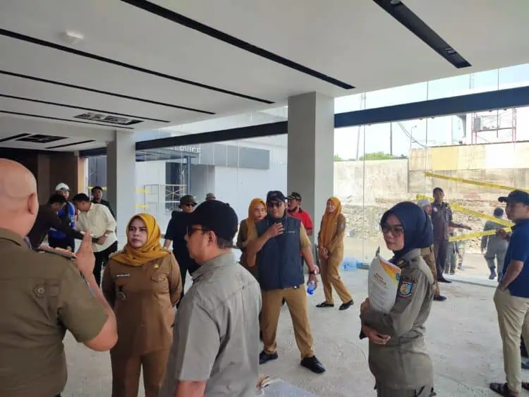 Pemkot Tangsel Bubarkan Paksa Aktivitas Proyek Showroom BYD di Ciputat