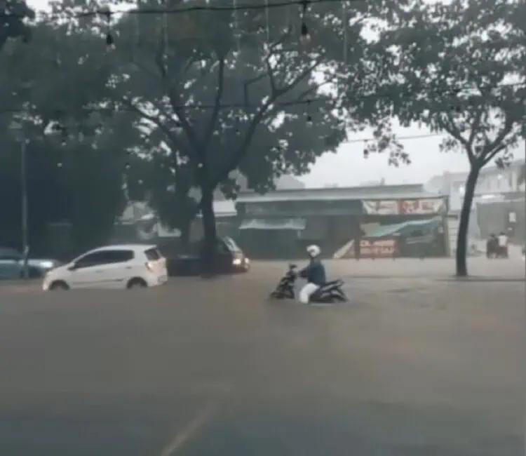 Diguyur Hujan Deras, 7 Wilayah di Tangsel Langsung Kebanjiran