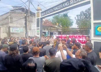 Kisruh SPMB 2025, Giliran SMAN 10 Tangsel Didemo Warga