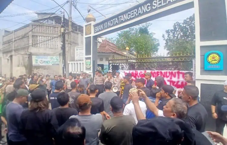 Kisruh SPMB 2025, Giliran SMAN 10 Tangsel Didemo Warga
