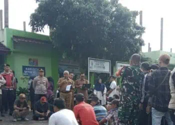 Warga Demo SMP 12 Kota Serang, Tuntut Transparansi SPMB