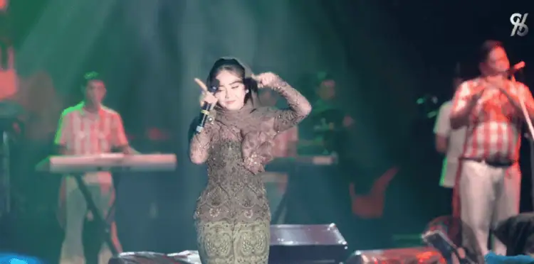 Lirik Lagu Bukit Berbunga (Versi Jadul)- Silvi Kumalasari X OM Himawan