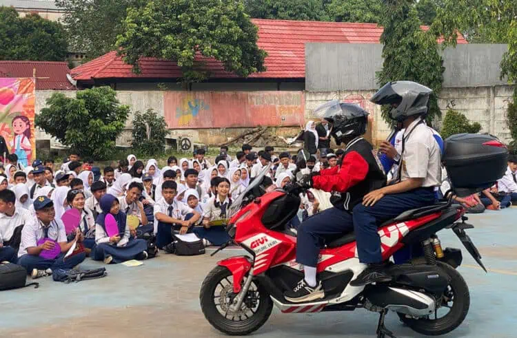 Ribuan Pelajar SMK Dapat Edukasi Safety Riding Saat MPLS