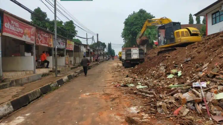 Puing Longsoran Dibersihkan, Pemkab Fokus KBM Siswa SDN 3 Pandeglang