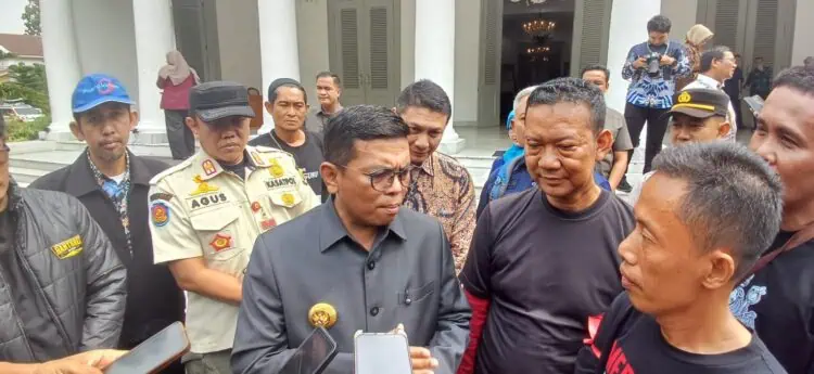 Tuntut Pencairan Tunjangan Tuta, Gubernur Andra Minta Guru Fokus Mengajar