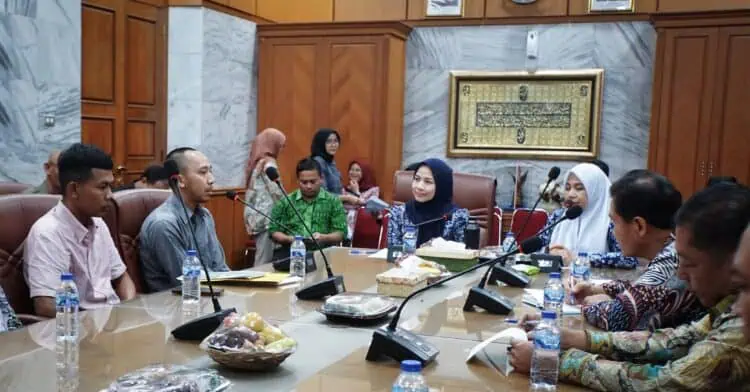 Tersangkut Hukum, Warga Cibetus Mengadu ke Bupati Serang