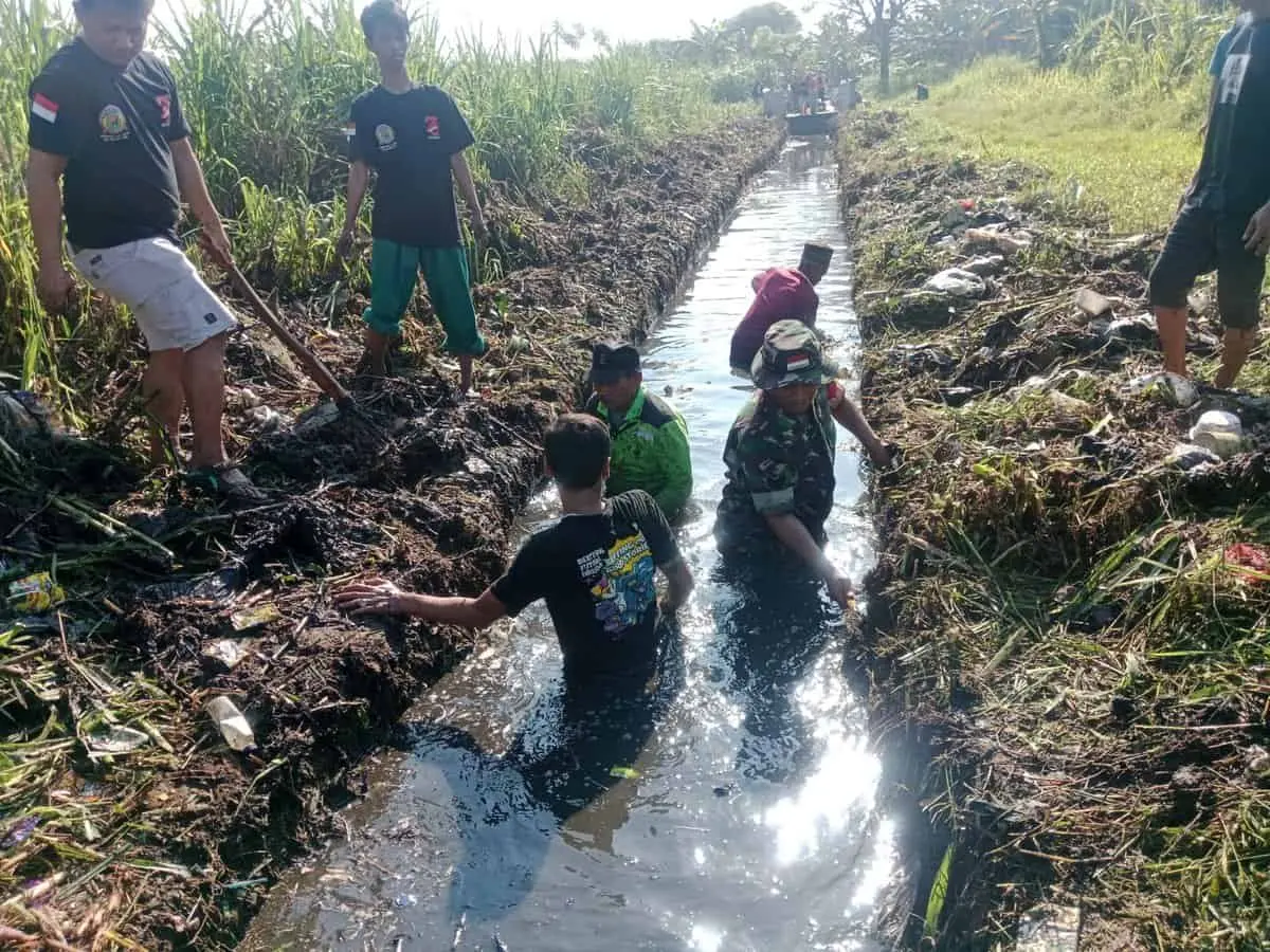 Irigasi Desa Cirumpak dan Desa Karet Jadi Sorotan Babinsa