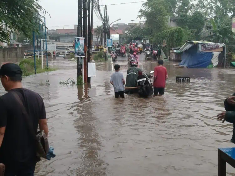 Musim Kemarau Mundur, Hujan Lebat Diprediksi Masih Guyur Jabodetabek Hingga Sepekan