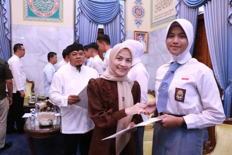 Bupati Zakiyah Lepas 8 Calon Paskibraka, 1 ke Tingkat Nasional dan 7 Lainnya ke Tingkat Provinsi