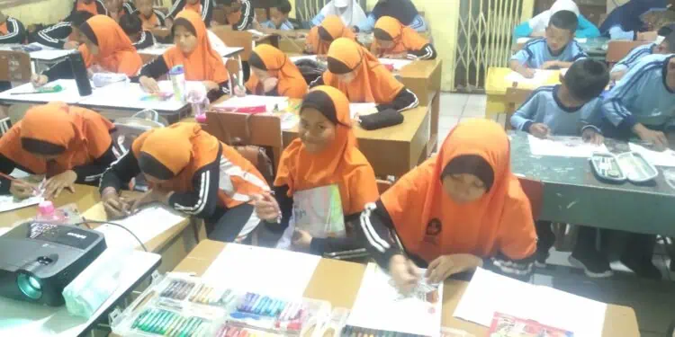 Bersama SPMB, FPTK Banten Gelar Lomba Mewarnai Terumbu Karang di SDN Merak Kota Cilegon