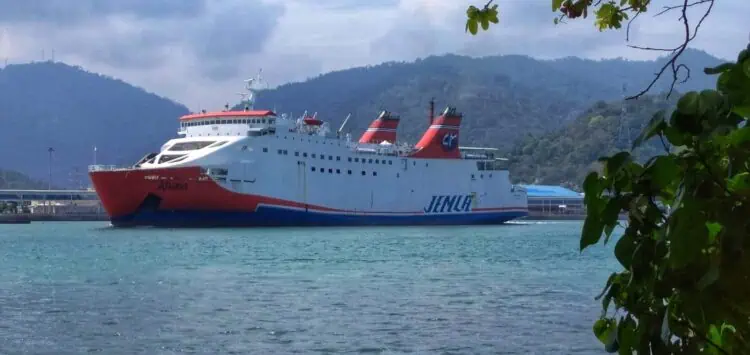 Pelabuhan Merak, Peninggalan Belanda Yang Dulu Dermaganya Dibuat Dari Batang Kelapa