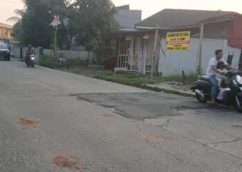Jalan Raya Citeras-Tigaraksa Rusak, Warga Sindir: Seperti Diserang Rudal