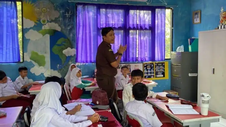 Jaksa Masuk Sekolah di SDN Pondok Jagung 02: Tanamkan Nilai Hukum Sejak Dini
