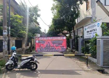 Warga Benda Baru dan Satpol PP Bersitegang Soal Portal SMAN 3 Tangsel