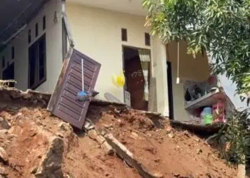 Longsor Turap di Puri Pamulang Meluas, Satu Kontrakan Nyaris Ambruk