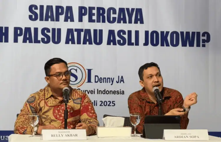 Hasil Survei LSI Denny JA: 76,4 Persen Publik Tak Percaya Isu Ijazah Jokowi