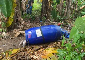 BREAKING NEWS: Mayat dalam Tong Biru Ditemukan Mengapung di Sungai Cisadane