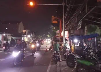 Dishub Kota Tangerang Pasang Warning Light Tenaga Surya