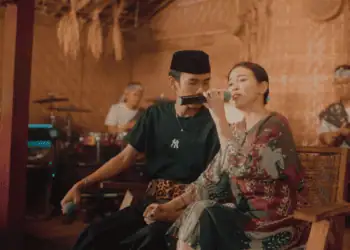 Lirik Lagu Ayang-Ayang - Arya Galih Feat Sasya Arkhisna