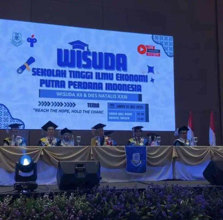 Ratusan Mahasiswa STIE PPI di Wisuda