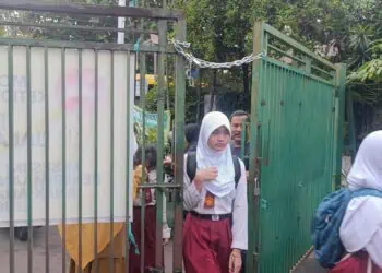 Orang Tua Siswa di Tangsel Keluhkan Penutupan Akses Jalan Sekolah di Pamulang