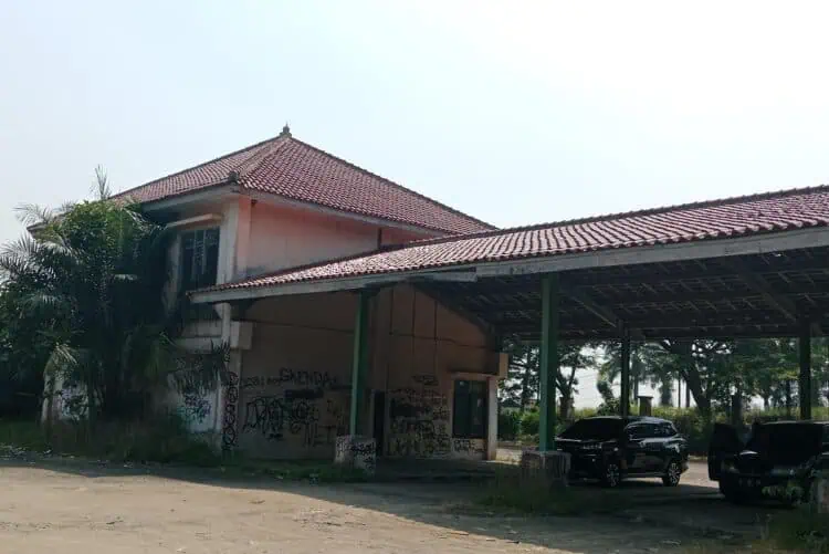 Terminal Cileuweng Lebak Terbengkalai, Kini Jadi Lokasi Parkir Liar