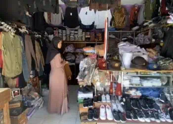 Kalah Saing dengan Belanja Daring, Omzet Pedagang Baju di Pasar Tradisional Lebak Anjlok