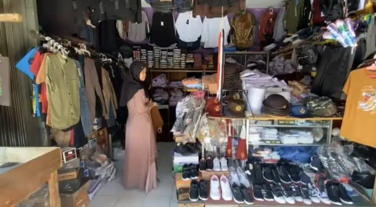 Kalah Saing dengan Belanja Daring, Omzet Pedagang Baju di Pasar Tradisional Lebak Anjlok