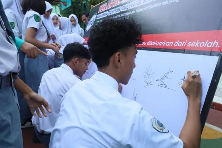 Ribuan Siswa SMK Pustek Deklarasi Anti Tawuran Pelajar Bersama Kapolsek Serpong