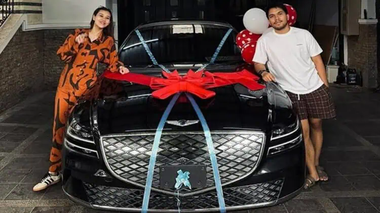 Rayakan Satu Tahun Pernikahan, Thariq Halilintar Belikan Mobil Sebagai Kado untuk Aaliyah Massaid