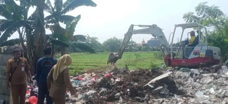 Kecamatan Batuceper Tertibkan TPS di Jalan Pematang Batusari
