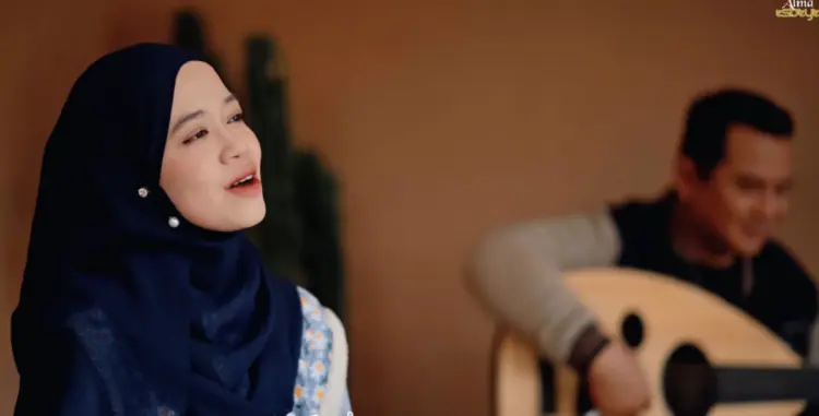 Lirik Lagu Wulidal Musyarrof - Alma Esbeye