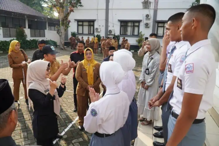 Lepas Duta Paskibra, Bupati Dewi: Terus Berjuang, Jaga Nama Baik Daerah
