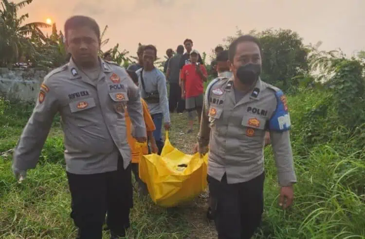 Geger! Mayat Perempuan Ditemukan Membusuk di Pinggir Sungai Kalimalang
