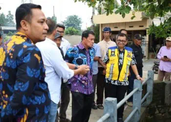 Kunjungi Sungai Cirarab, Bupati Tangerang Putuskan Akan Lakukan Normalisasi