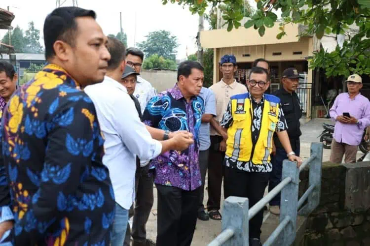 Kunjungi Sungai Cirarab, Bupati Tangerang Putuskan Akan Lakukan Normalisasi