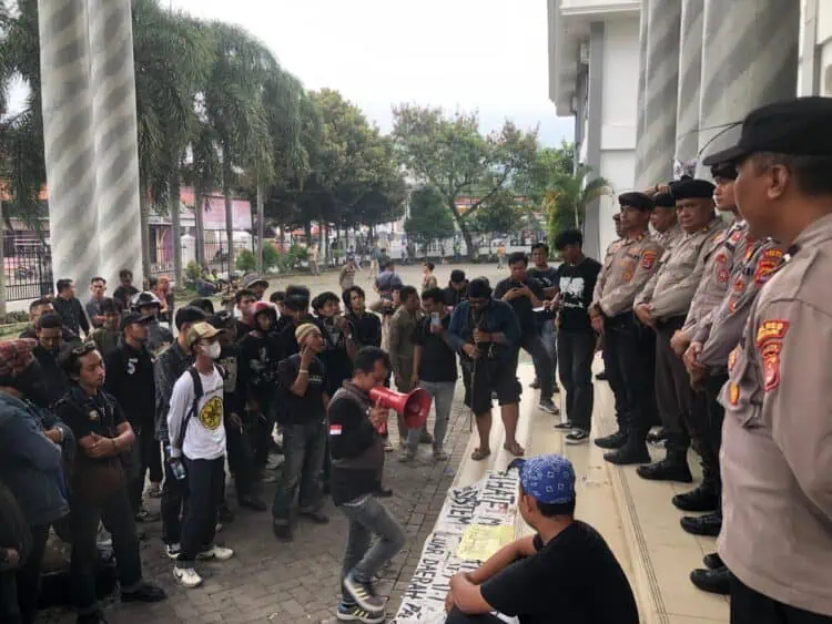 BEM Pandeglang Kepung Kantor Setda, Orator: Tolak Kerjasama Pembuangan Sampah Dengan Tangsel
